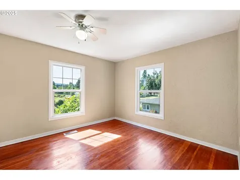 1112 S 6th Street Cottage Grove OR 97424
