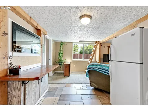 1112 S 6th Street Cottage Grove OR 97424