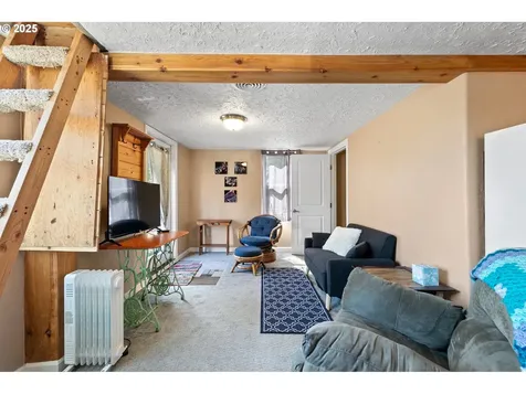 1112 S 6th Street Cottage Grove OR 97424