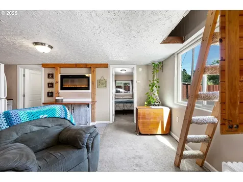 1112 S 6th Street Cottage Grove OR 97424