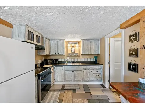 1112 S 6th Street Cottage Grove OR 97424