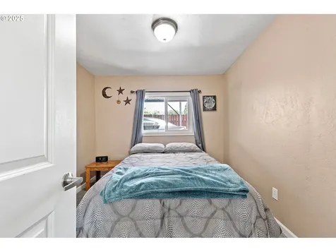 1112 S 6th Street Cottage Grove OR 97424