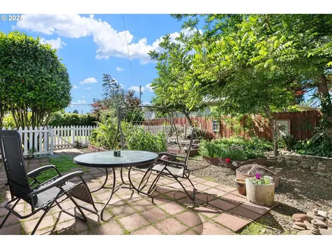 1112 S 6th Street Cottage Grove OR 97424