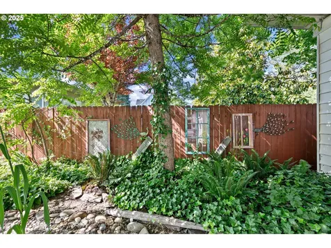 1112 S 6th Street Cottage Grove OR 97424