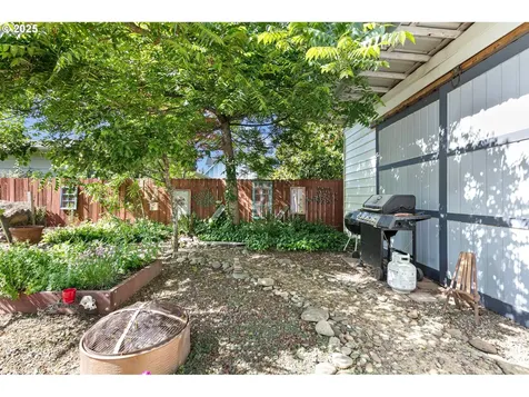 1112 S 6th Street Cottage Grove OR 97424