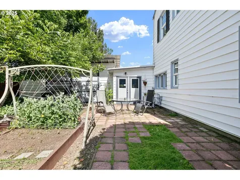 1112 S 6th Street Cottage Grove OR 97424