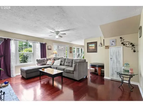1112 S 6th Street Cottage Grove OR 97424