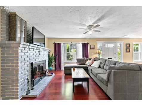 1112 S 6th Street Cottage Grove OR 97424