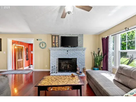 1112 S 6th Street Cottage Grove OR 97424