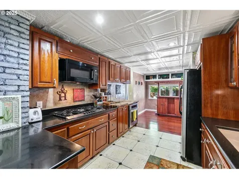 1112 S 6th Street Cottage Grove OR 97424