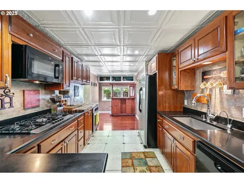 1112 S 6th Street Cottage Grove OR 97424