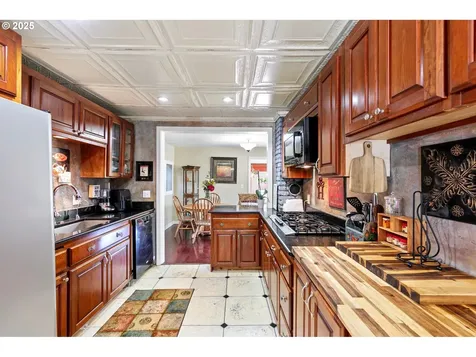 1112 S 6th Street Cottage Grove OR 97424
