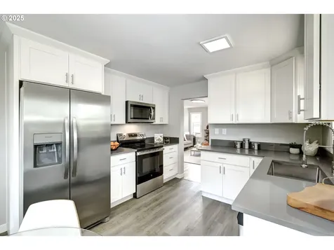 6574 SW Florence Lane Portland OR 97223