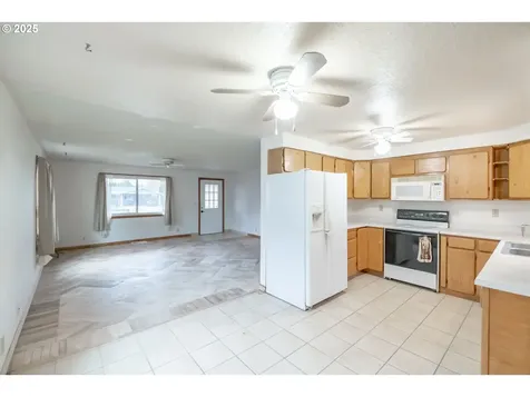 4454 York Avenue NE Salem OR 97305
