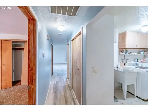 4454 York Avenue NE Salem OR 97305