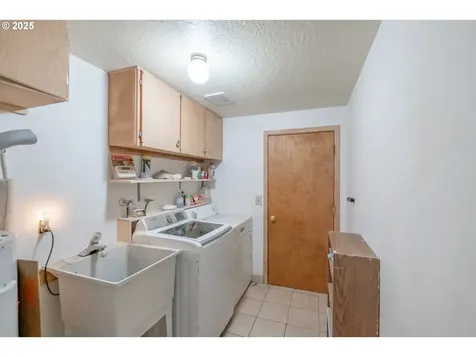 4454 York Avenue NE Salem OR 97305