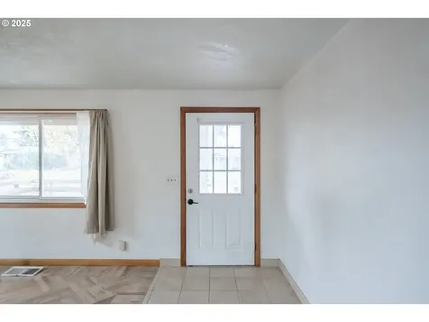 4454 York Avenue NE Salem OR 97305
