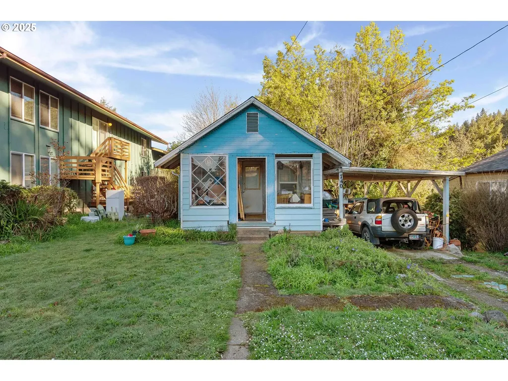 740 E 3rd Street Coquille OR 97423