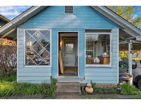 740 E 3rd Street Coquille OR 97423