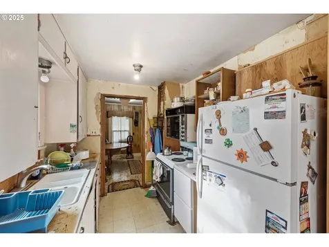 740 E 3rd Street Coquille OR 97423