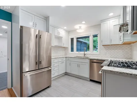 2543 NE 92nd Avenue Portland OR 97220