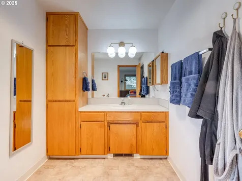 692 SW Westview Drive Mcminnville OR 97128