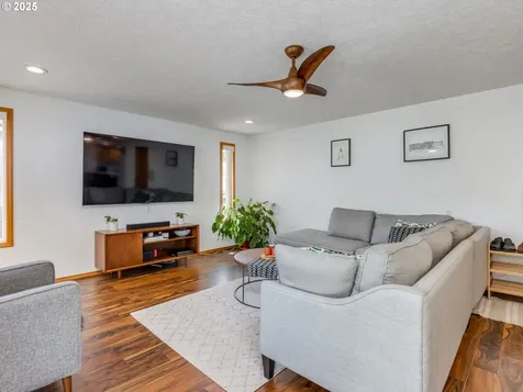 692 SW Westview Drive Mcminnville OR 97128