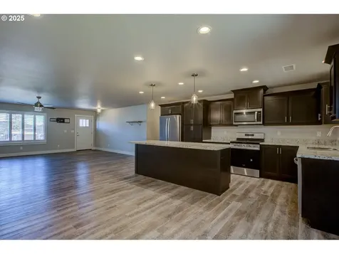 325 Brady Lane Roseburg OR 97471