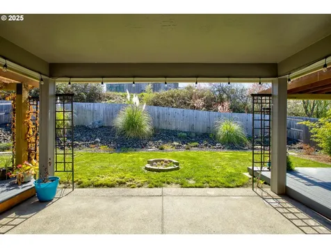 325 Brady Lane Roseburg OR 97471