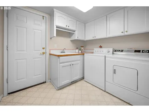 305 SW 169th Place Beaverton OR 97006
