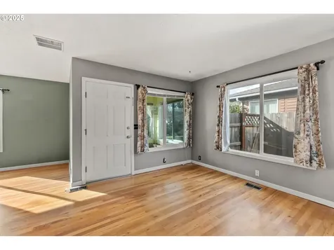 527 W Berdine Street Roseburg OR 97471