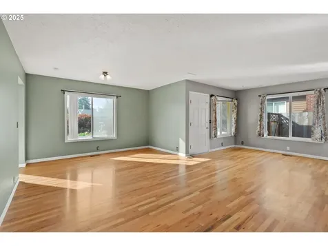 527 W Berdine Street Roseburg OR 97471