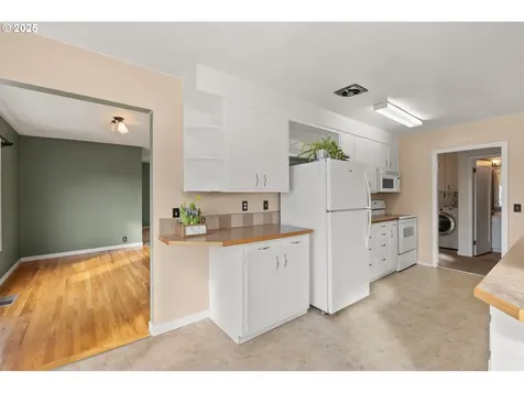 527 W Berdine Street Roseburg OR 97471