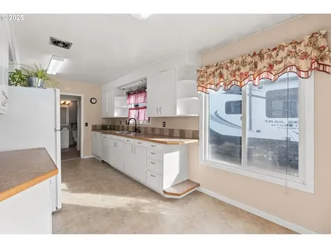527 W Berdine Street Roseburg OR 97471