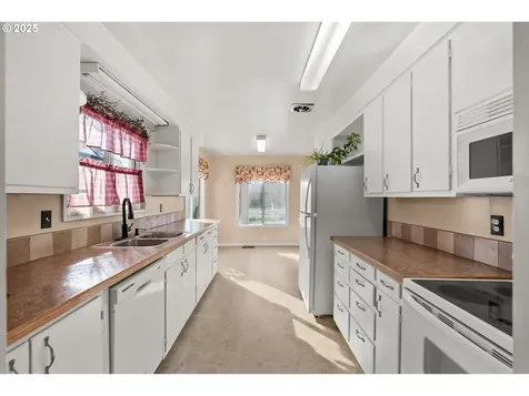 527 W Berdine Street Roseburg OR 97471