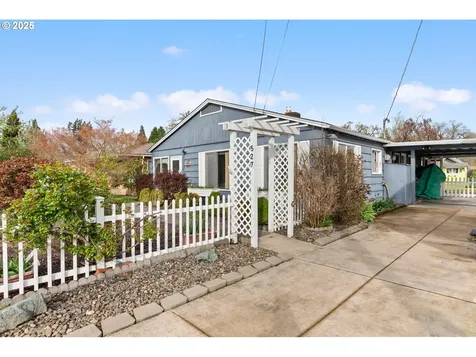 527 W Berdine Street Roseburg OR 97471