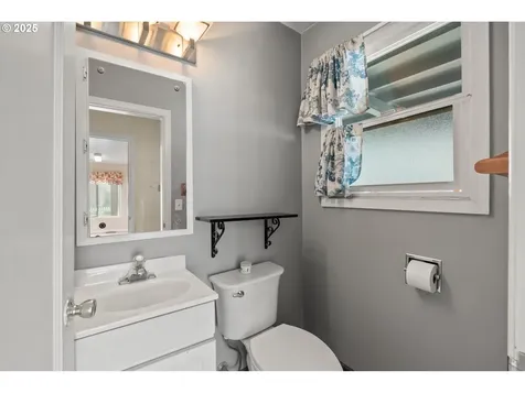 527 W Berdine Street Roseburg OR 97471