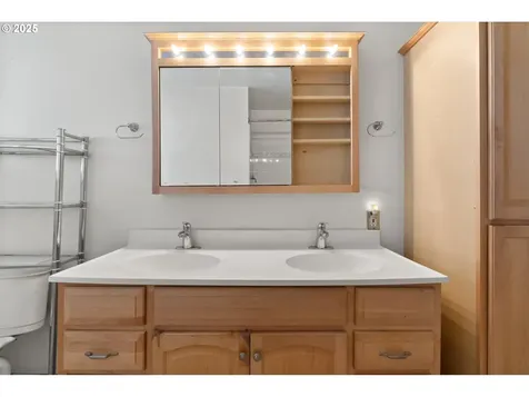 527 W Berdine Street Roseburg OR 97471