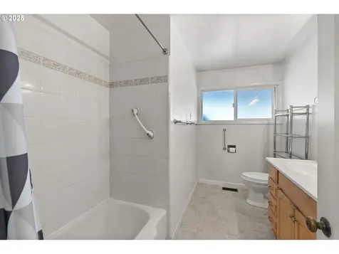 527 W Berdine Street Roseburg OR 97471