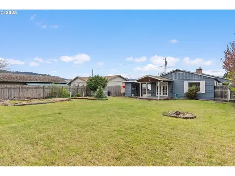 527 W Berdine Street Roseburg OR 97471
