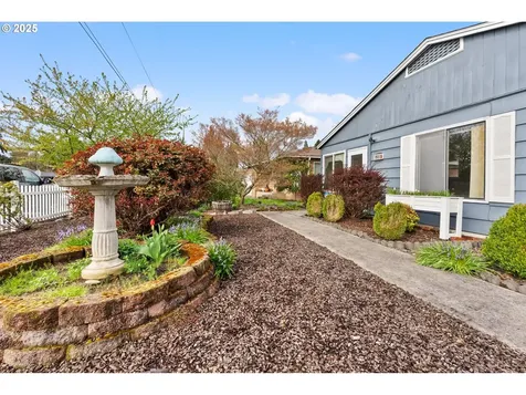 527 W Berdine Street Roseburg OR 97471