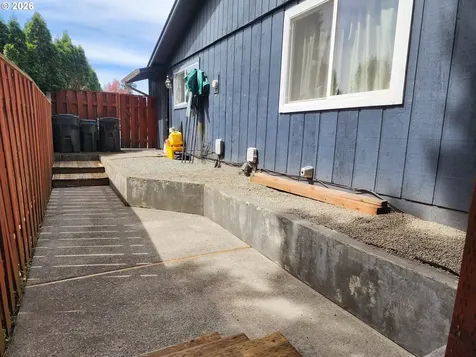 130 NE 12th Avenue Canby OR 97013