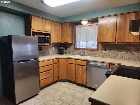 130 NE 12th Avenue Canby OR 97013