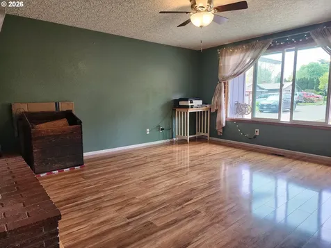 130 NE 12th Avenue Canby OR 97013