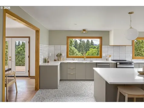 7300 NE Sacramento Street Portland OR 97213