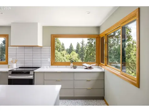 7300 NE Sacramento Street Portland OR 97213