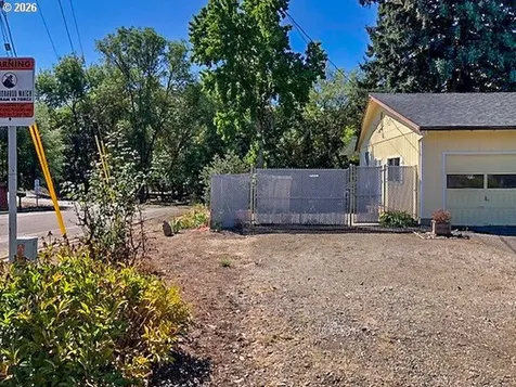 1649 NW Martin Avenue Roseburg OR 97471