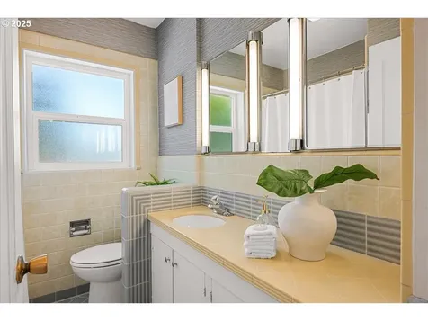 5903 SW Old Scholls Ferry Road Portland OR 97225