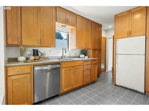 5903 SW Old Scholls Ferry Road Portland OR 97225