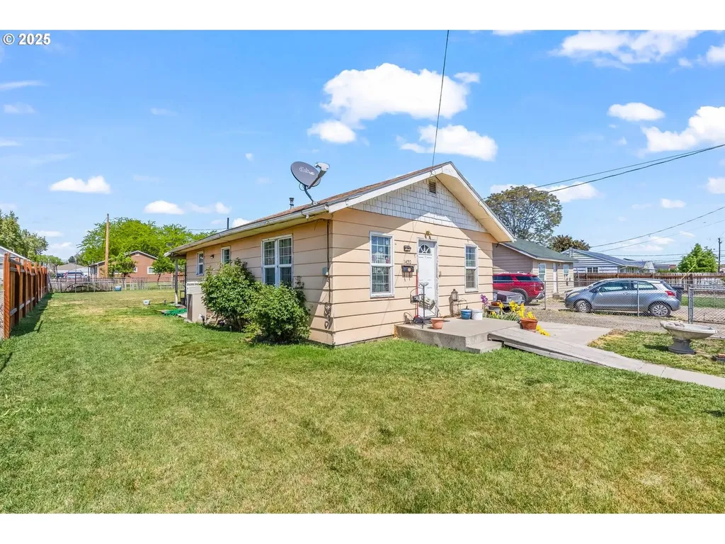 1420 Gregory Avenue Sunnyside WA 98944